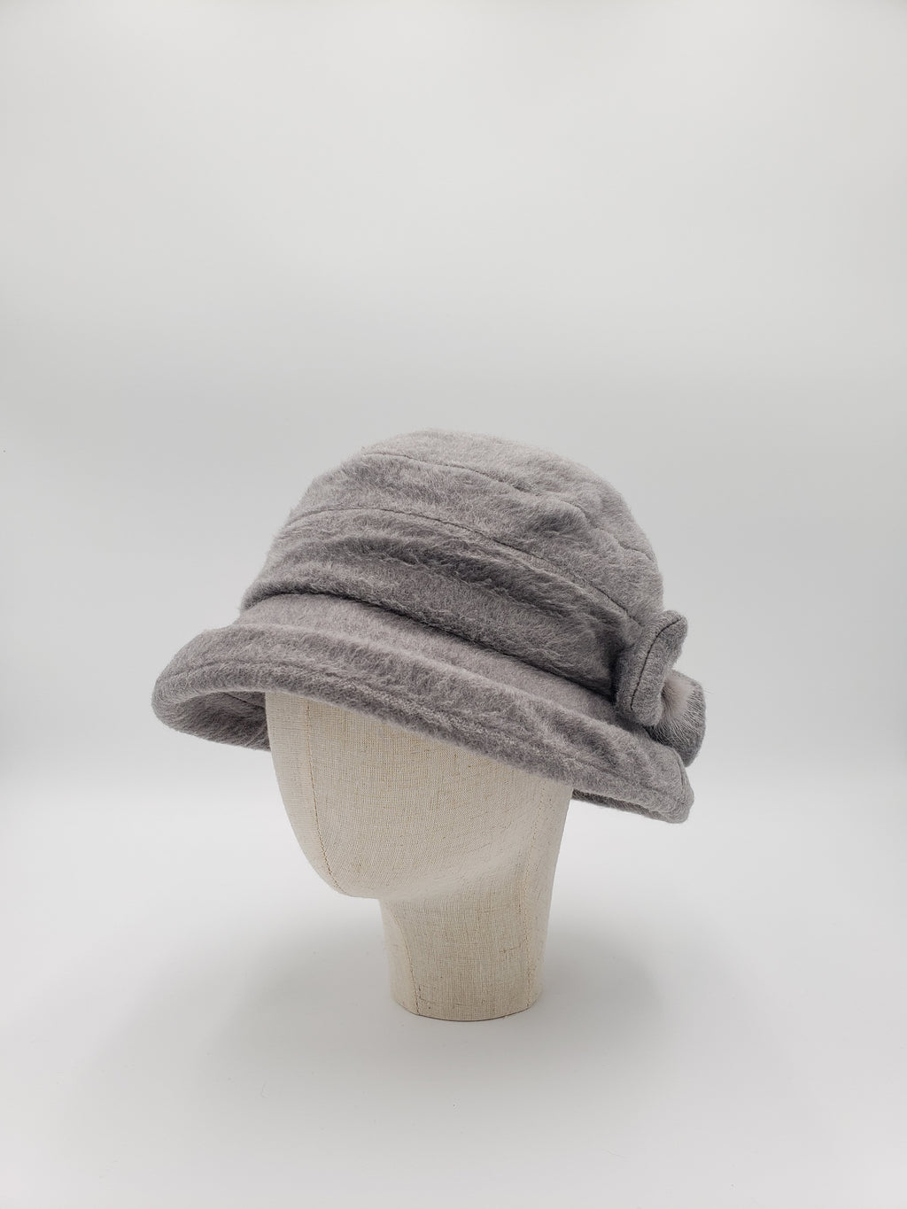 Rockfish Weatherwear | 高級ギフトボックス付きCLOCHE BOW HAT Cozy Winter Cloche with Furry Ball on Bow Knot – Brims & Things